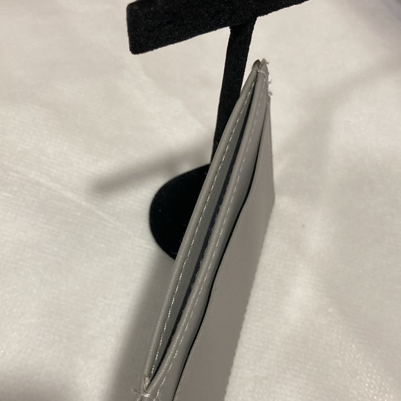 NWOT - Celebrity Cruises Embossed Gray Vegan Leather Double Sided Card Holder - Picture 4 of 7